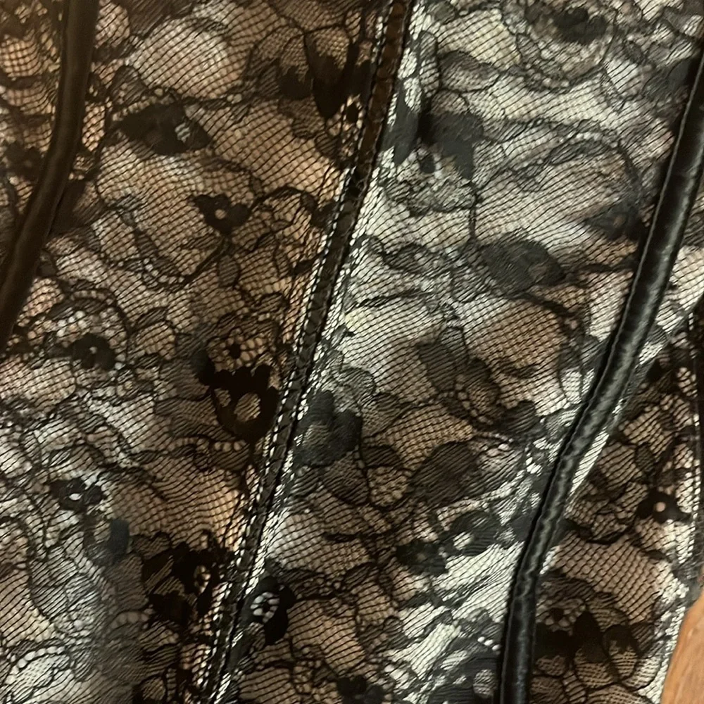 VICTORIAS SECRET BLACK LACE LINGERIE SIZE 36C NWOT - Picture 2 of 7